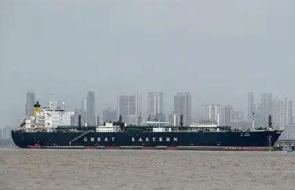 特朗普最近又放大话，说不管伊朗配不配合，霍尔木兹海峡马上就得开，还绝不让伊朗收半