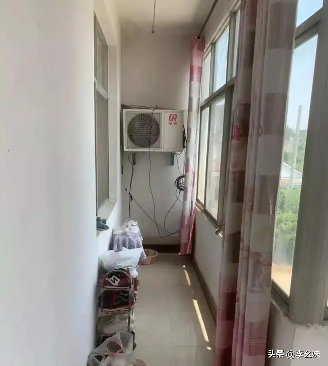 装空调的师傅把外机装过道里了，这样能行吗？