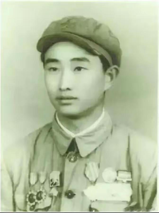 历史 1943 年开春，山东栖霞正月刚过，山里仍带着倒春寒。二十来个八路军战士分