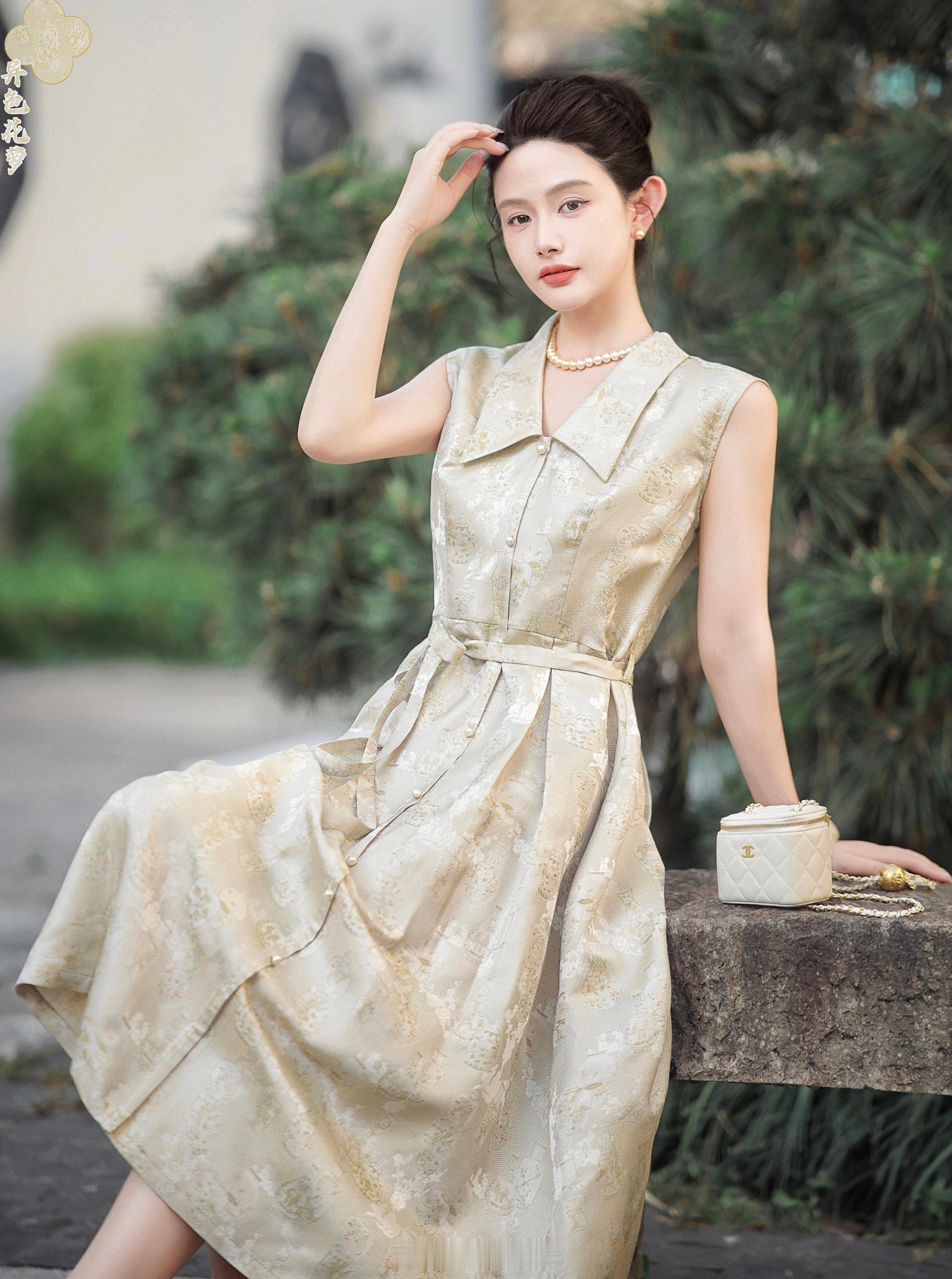 没有什么烦恼是一条裙子解决不了的！这条就是很淡雅又显贵啊啊 包有气质的美美出街不