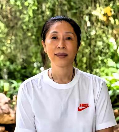 中国女篮主教练郑薇一句话，戳破了李梦的真相，原来我们都看走眼了。

​​郑薇说，