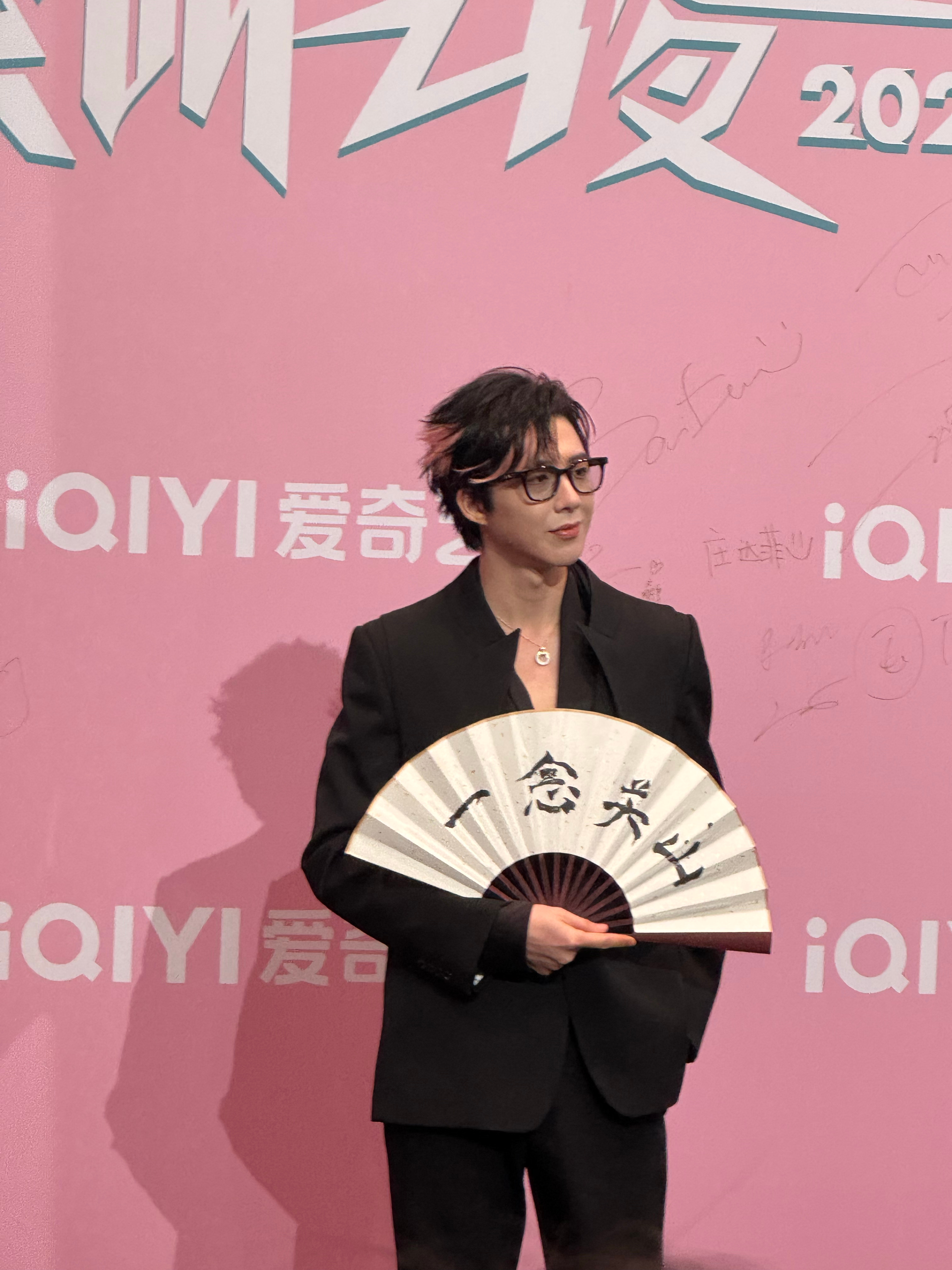 刘宇宁红格子上衣   刘宇宁红毯端水  刘宇宁[超话]  不愧是宁哥！！！尖叫之