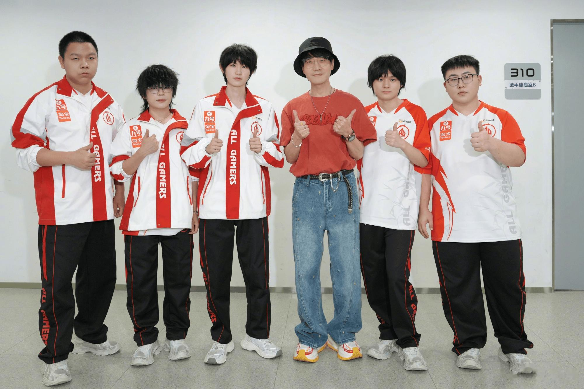 王铮亮发文恭喜AG晋级决赛，各种战神下凡，太精彩！