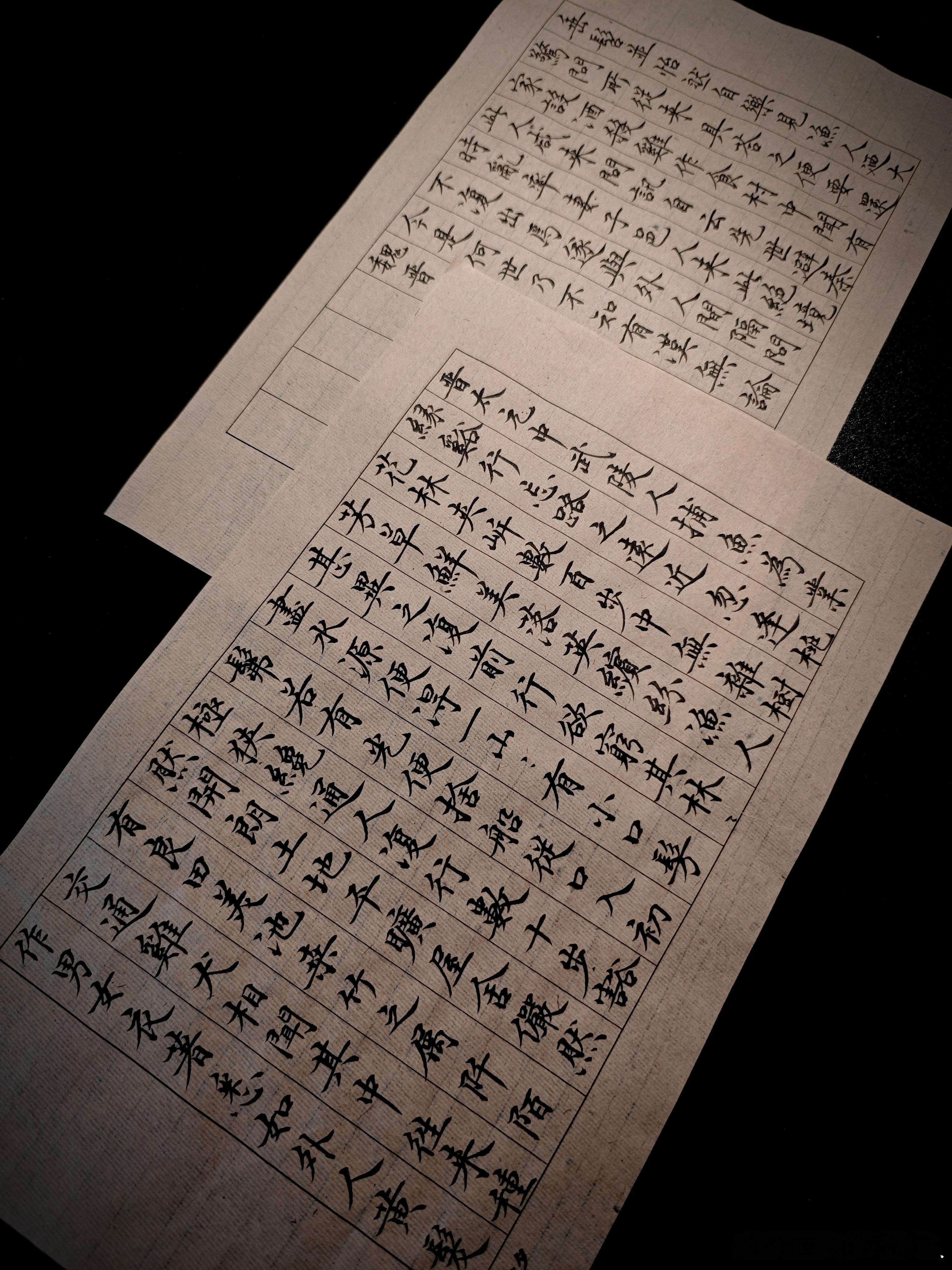 写了大约十五十六年的小楷。对我来说，写字就是休闲。觉得无聊？写字啊。觉得孤独？写
