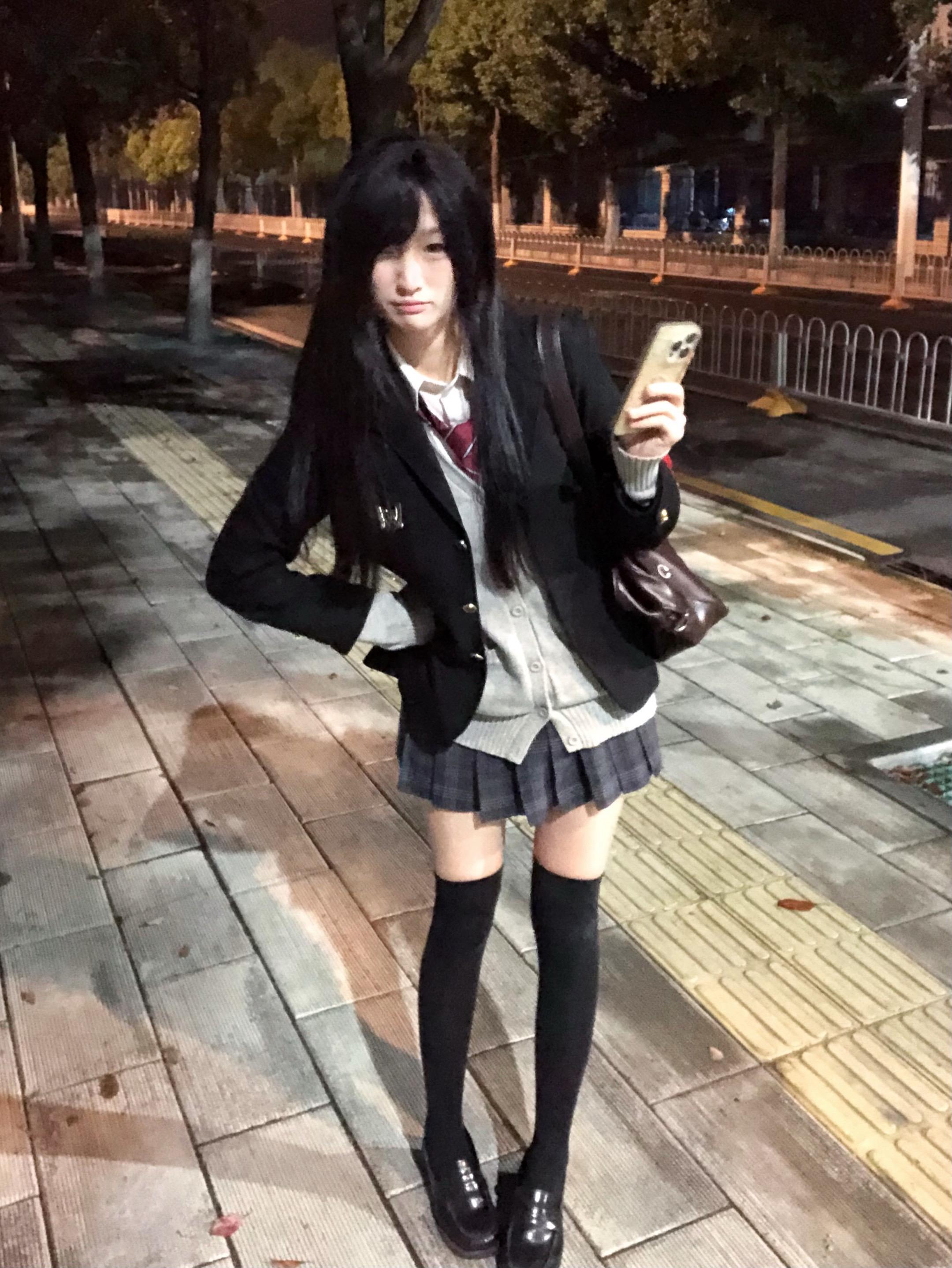 只怕幸福眼看完整 我的心却早已冰冷