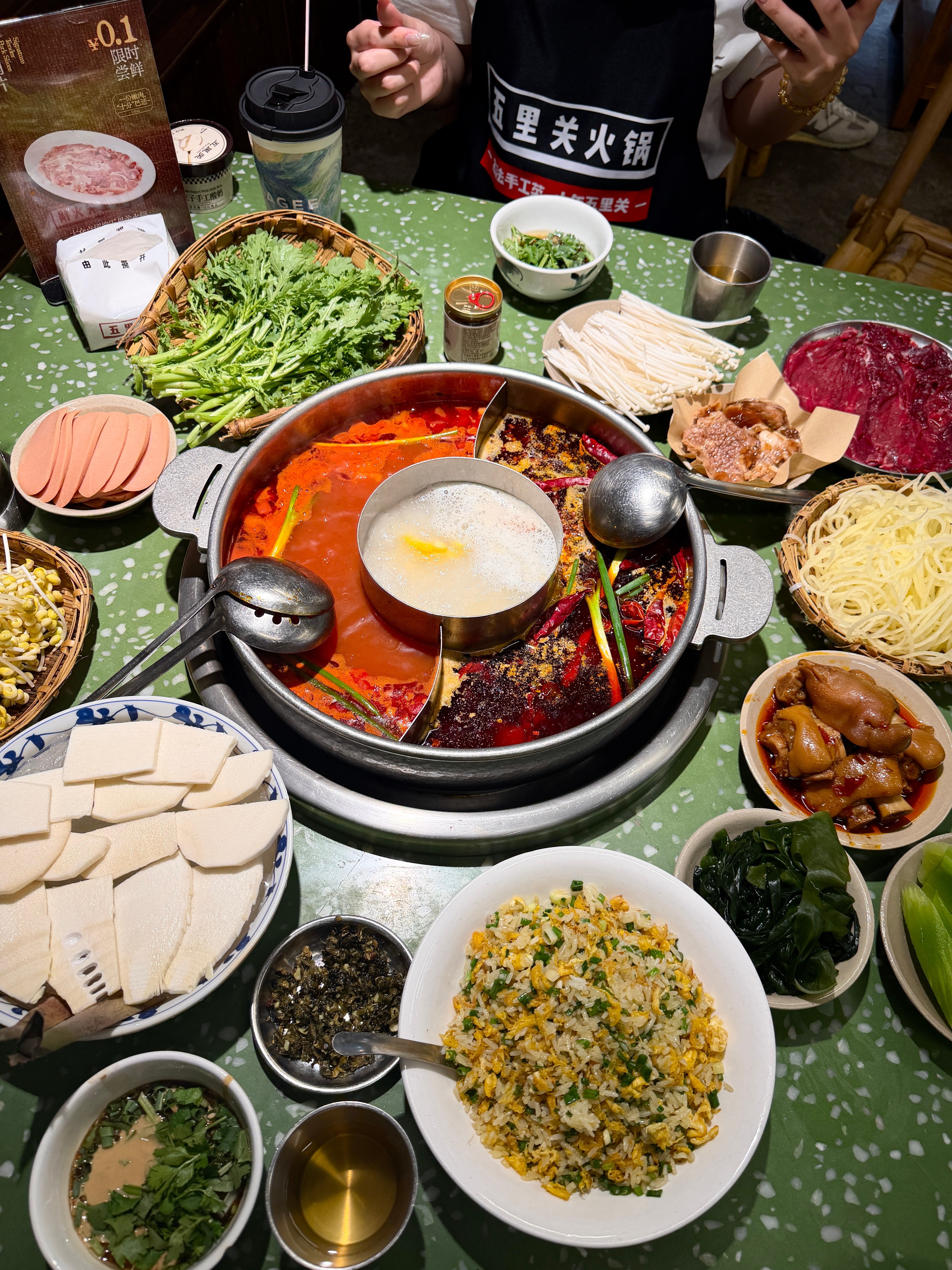 这家店还蛮便宜的 吃完这顿就赶飞机去了 ​​​