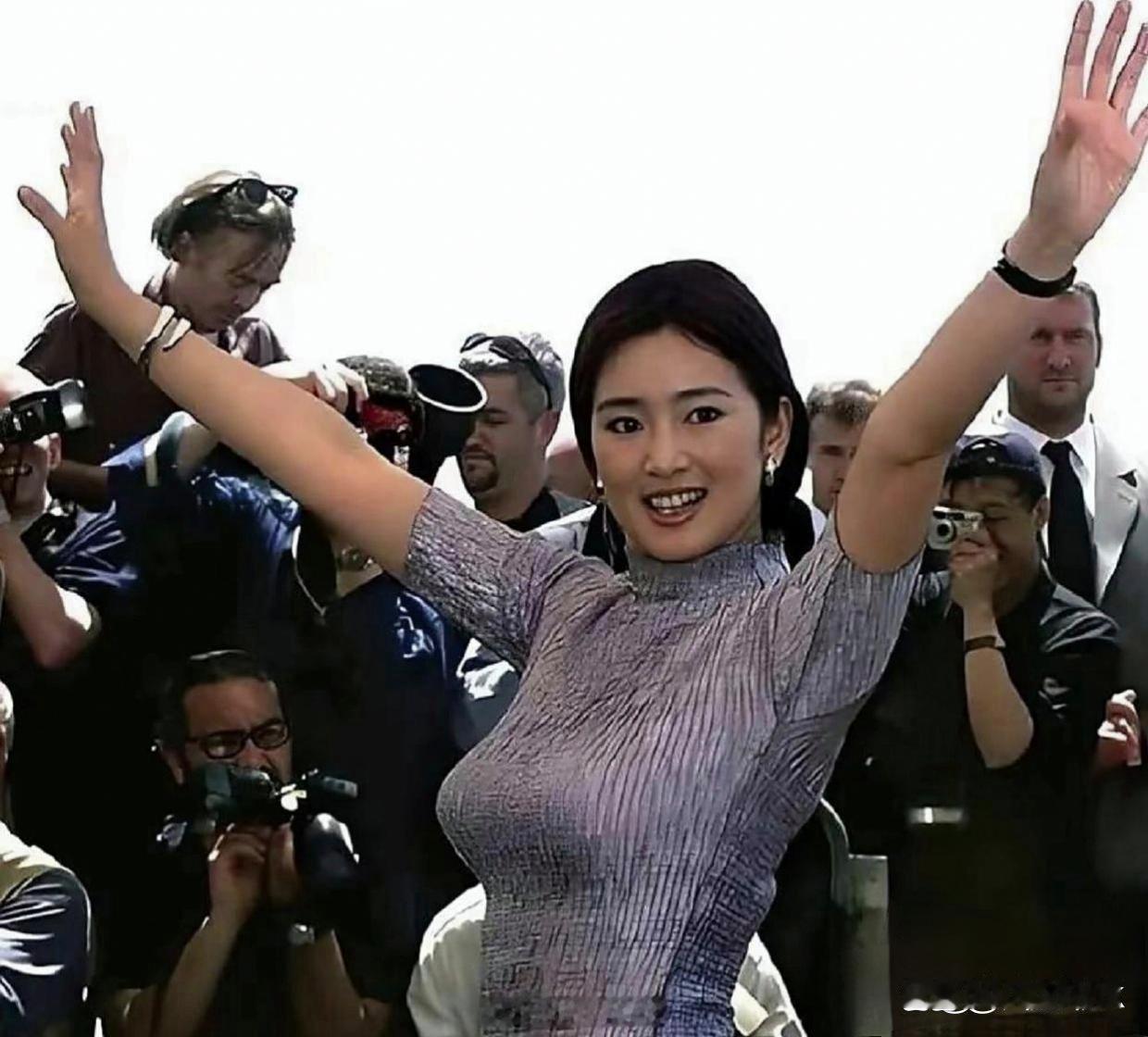 巩俐年轻时那颜值身材，老带劲了 