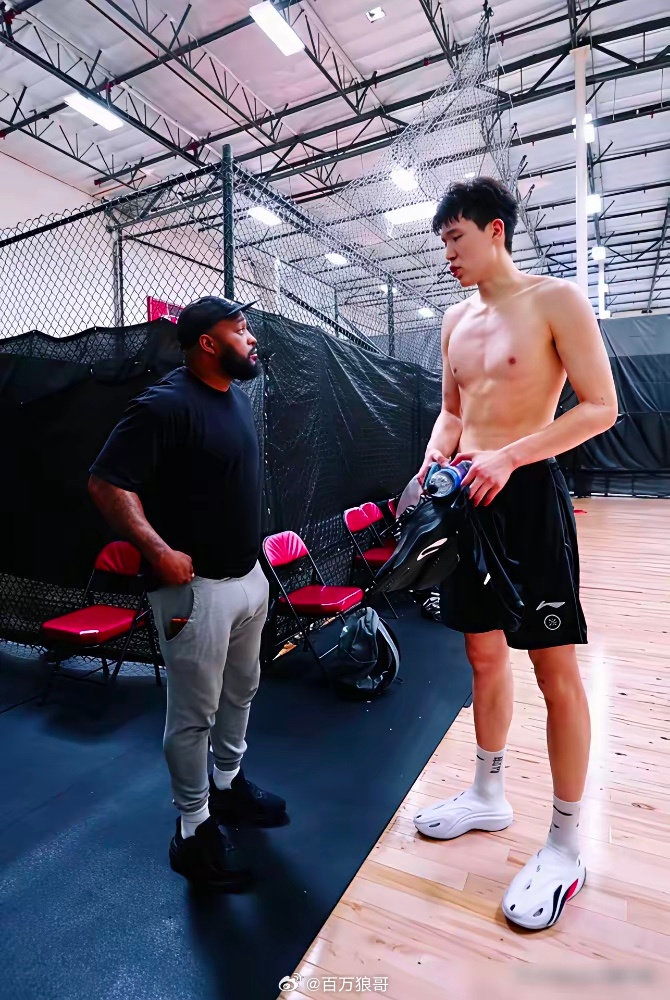杨瀚森到底有没有变壮？NBA联合试训的裸足数据一出，瞬间打破了所有幻想。此前他在