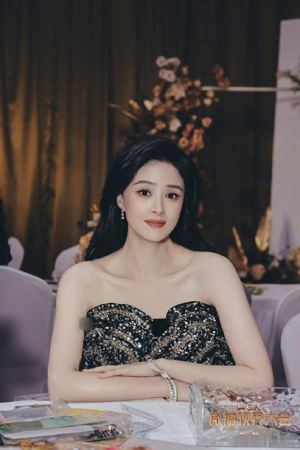 满蒙八旗不及华妃凤仪万千，蒋欣瘦下来真的好美，虽然没瘦之前也美[捂嘴哭][捂嘴哭