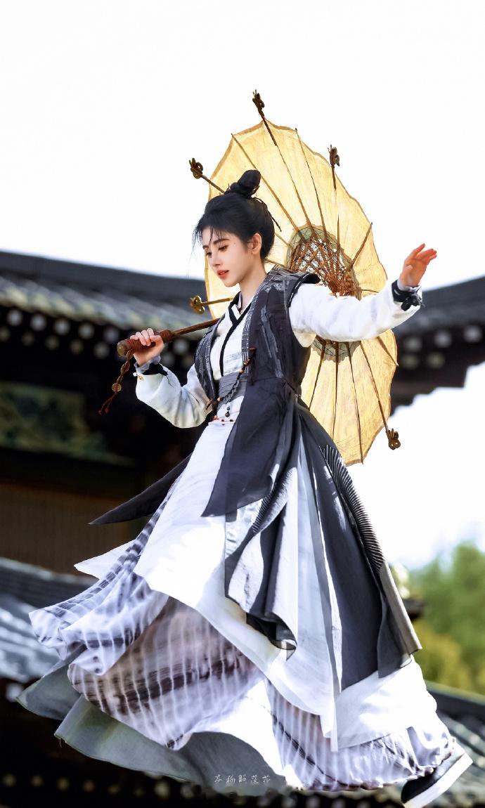 鞠婧祎千香逆天改命  鞠婧祎千香热度破 9000《千香》的播出轨迹完全称得上逆天