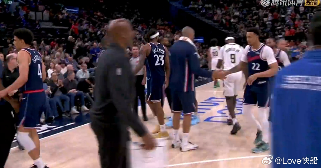 伦纳德突然发力，再加上加兰的无解三分，比分拉开到了16分！！！！！！！ 