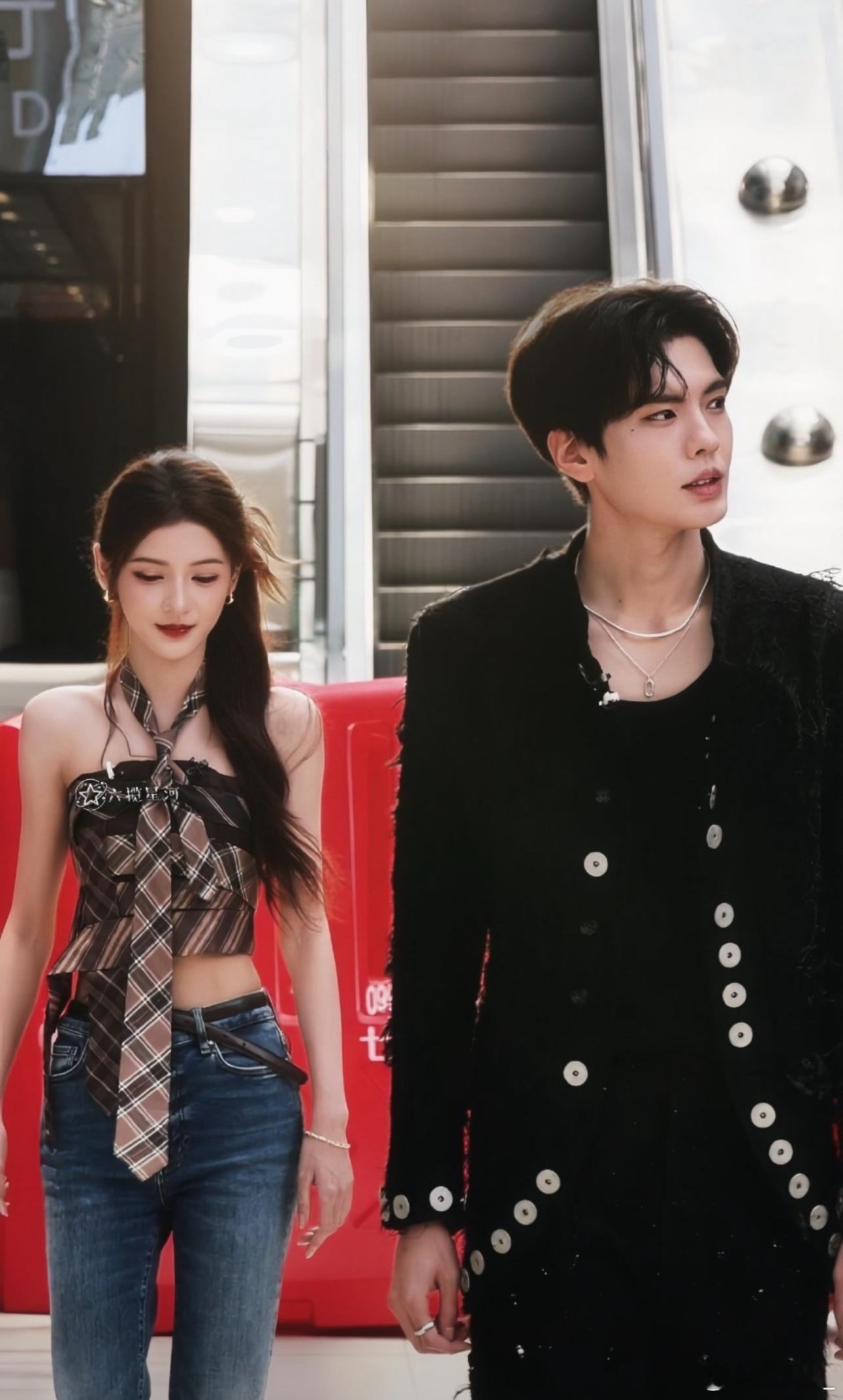 嗯对 是我们热恋期的情侣了 