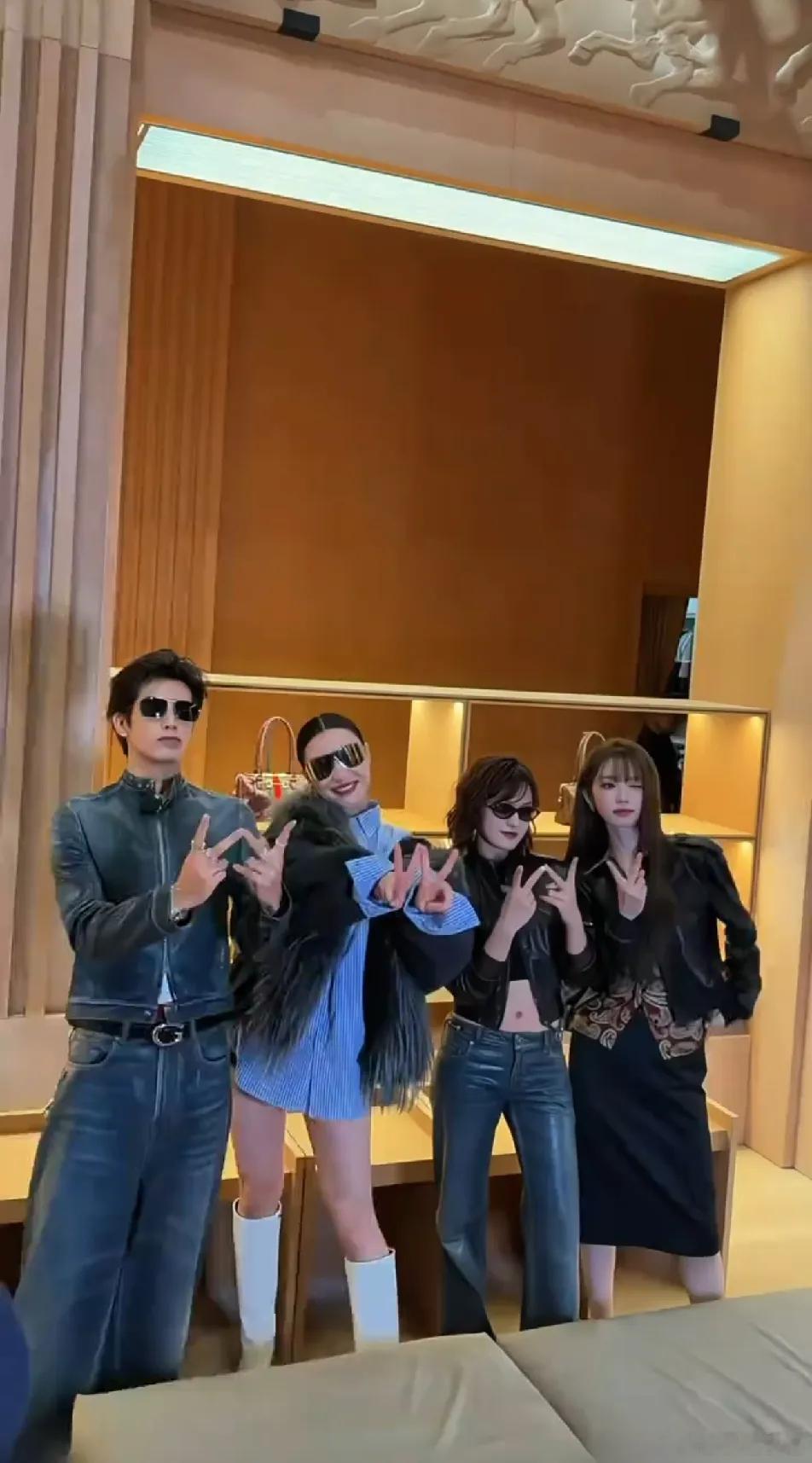 倪妮、文淇、宋威龙同框，网友调侃像是约好了不带田曦薇一起玩！三人戴上墨镜气场拉满