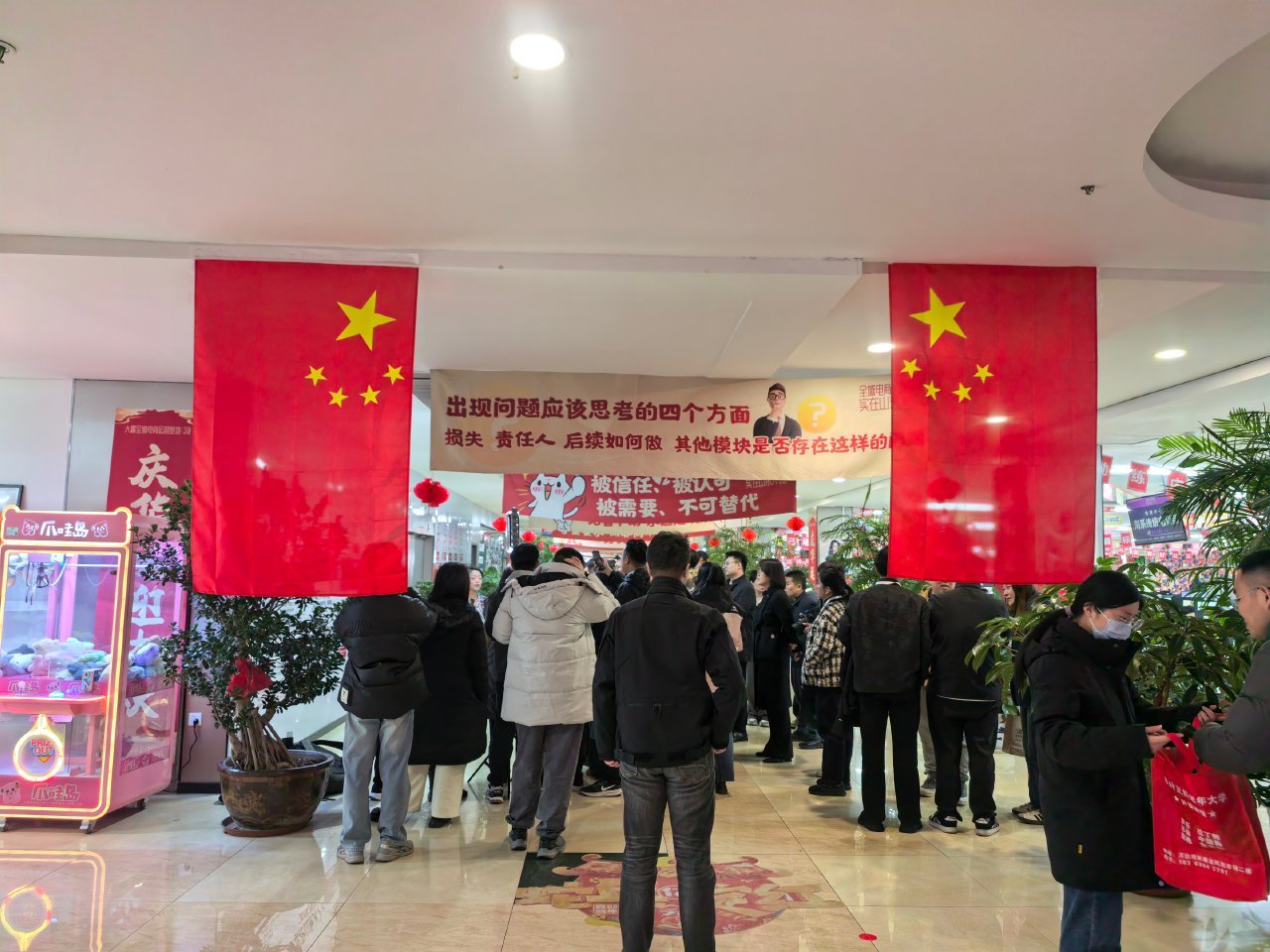 谁说90后是垮掉的一代？别胡说了！相反的，90后正撑起一片天。我们以辛欣和尹航这