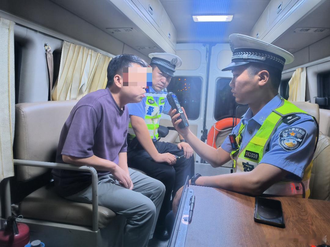 【#合肥交警公布了5起酒醉驾违法典型案例#】为有效预防和减少道路交通事故，营造平