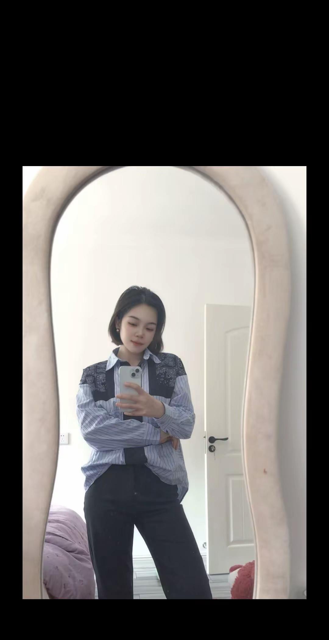 镜前ootd分享 镜子自拍日常穿搭分享 上热门