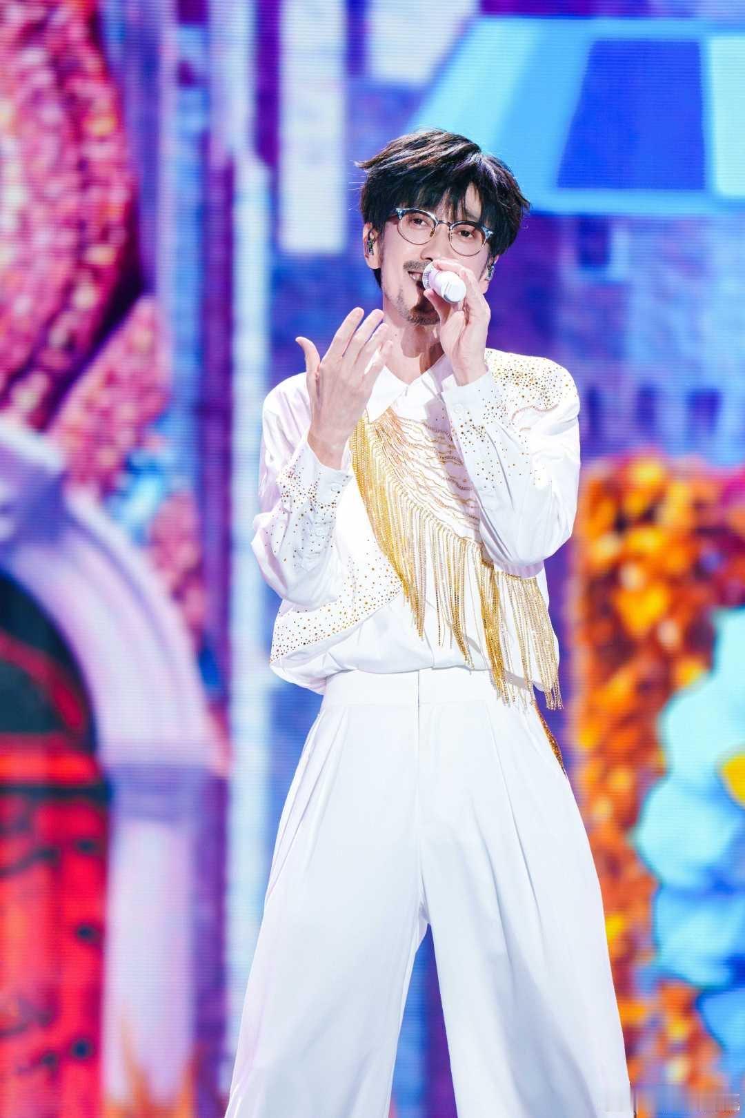 周传雄双城四场相约京沪 抒情治愈曲风适配秋日氛围，上海初秋、北京金秋，两场连开让