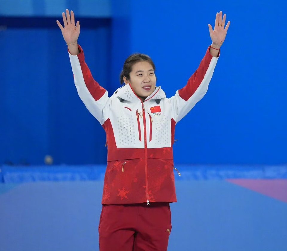 宁忠岩张楚桐中国代表团旗手官宣！宁忠岩与张楚桐携手担任米兰冬奥会中国代表团旗手，