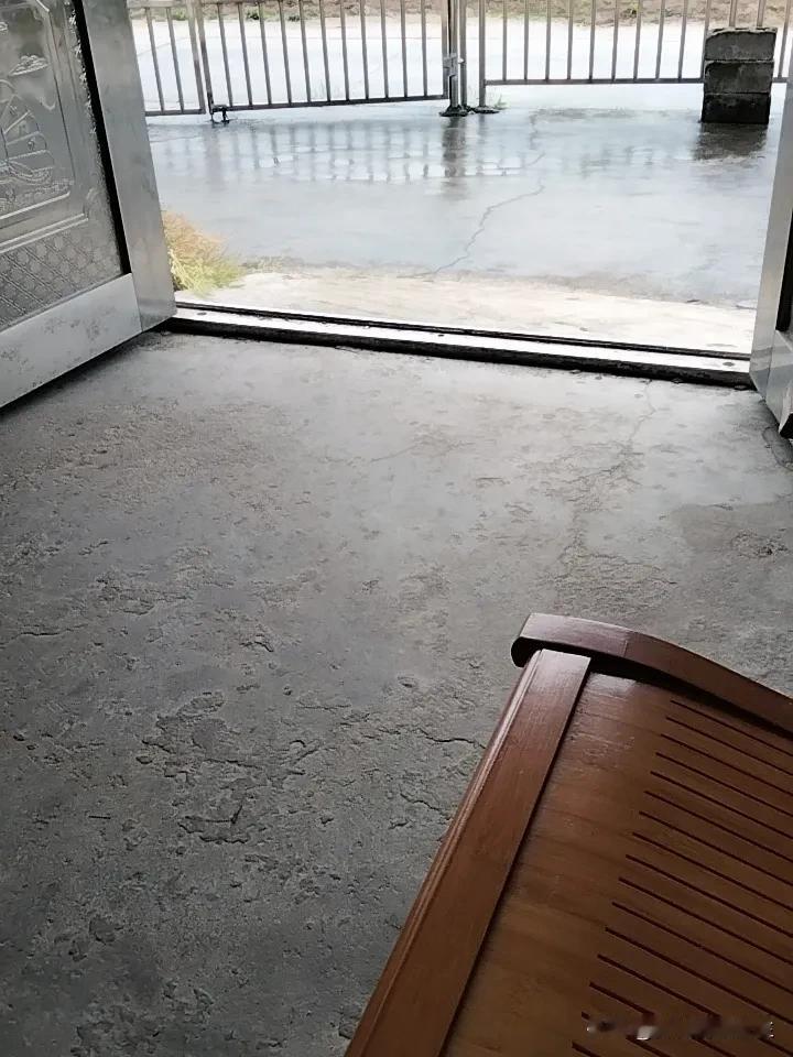 昨天下午没事去侄女家玩，感谢她和她老公去海南过年带给我的一罐咖啡和一袋袋装咖啡，