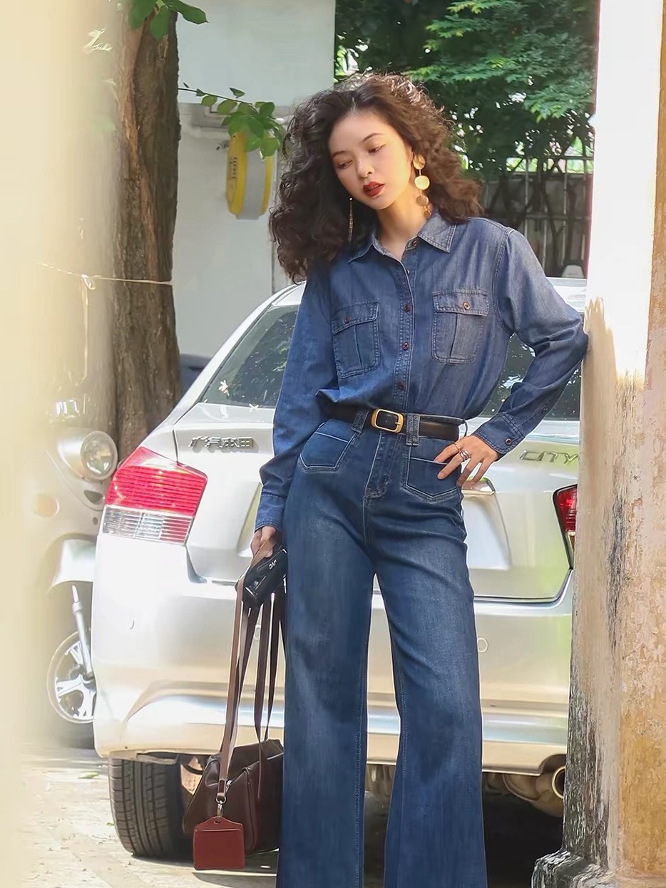 我找以前图片的时候。震惊的发现：只要我穿上牛仔套装就有一种想要随机撞翻一个地球人