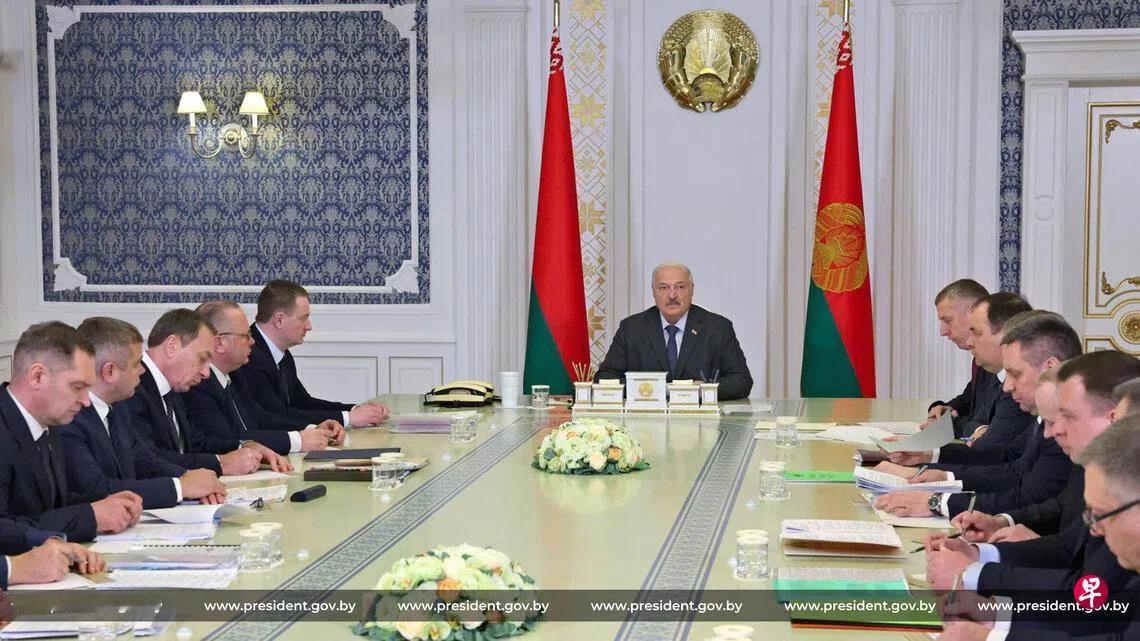 联合早报1月28日发文说：“白罗斯总统卢卡申科说，在所有问题上，中国都是白罗斯最