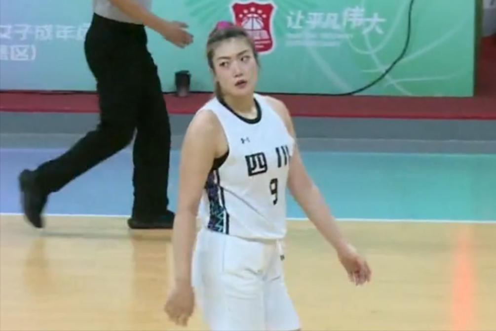 别急着喷！李梦虽然全场仅得 2 分，但四川女篮110：50大胜新疆60分，豪取全