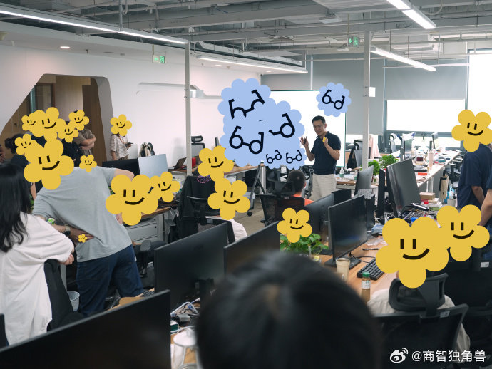 王腾回应新公司清一色红米显示器【王腾新公司清一色红米显示器！本人说出选择理由 网