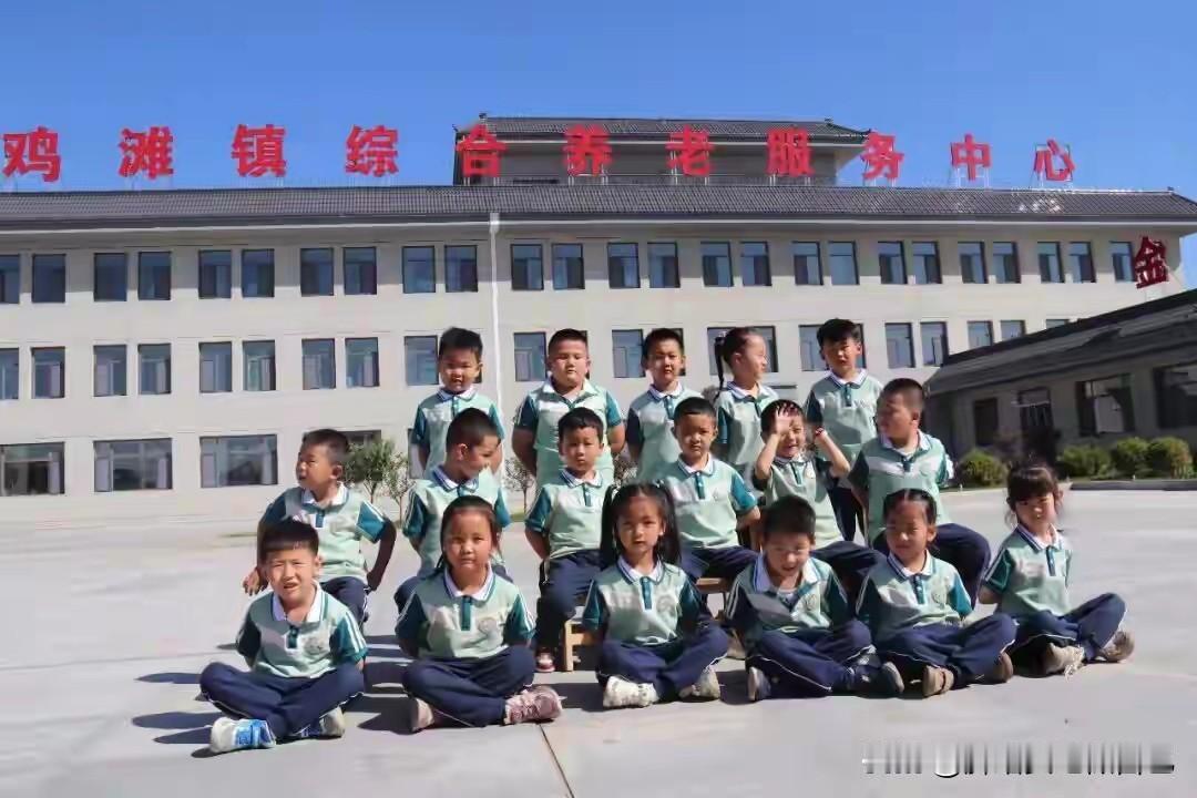 暖心满满！榆林小朋友过节不去游乐场，跑去看望爷爷奶奶❤️
 
六一儿童节，榆阳金