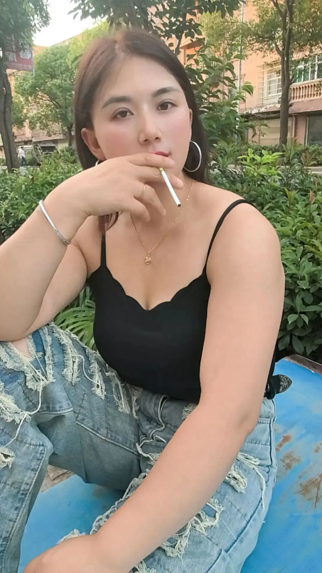 千帆过尽，方解油盐非易事，青丝白发，方知岁月不饶人