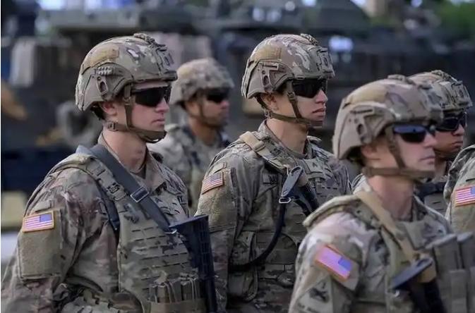 美军没有政委，却能把军队管得服服帖帖，这事儿听起来有点神奇。其实奥秘不在人身上，