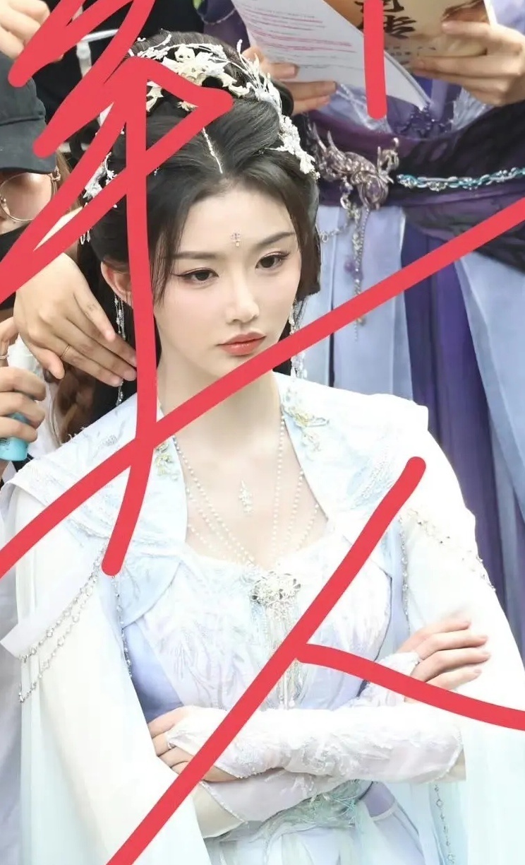 孔雪儿越来越网红脸了[黑线] ​​​