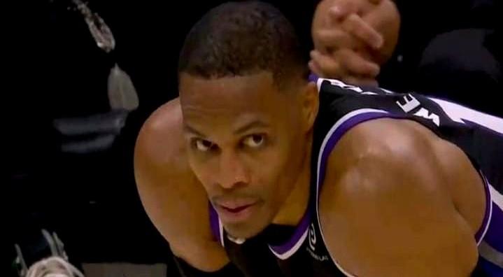 国王替补席今天像被点燃的鞭炮，噼里啪啦把掘金主力炸出一身冷汗——带头扔火星的，是