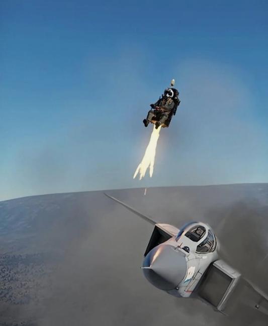 为何飞行员跳伞后就不能射杀？即使在战场杀红了眼，也不能杀飞行员，因为日本试过了，