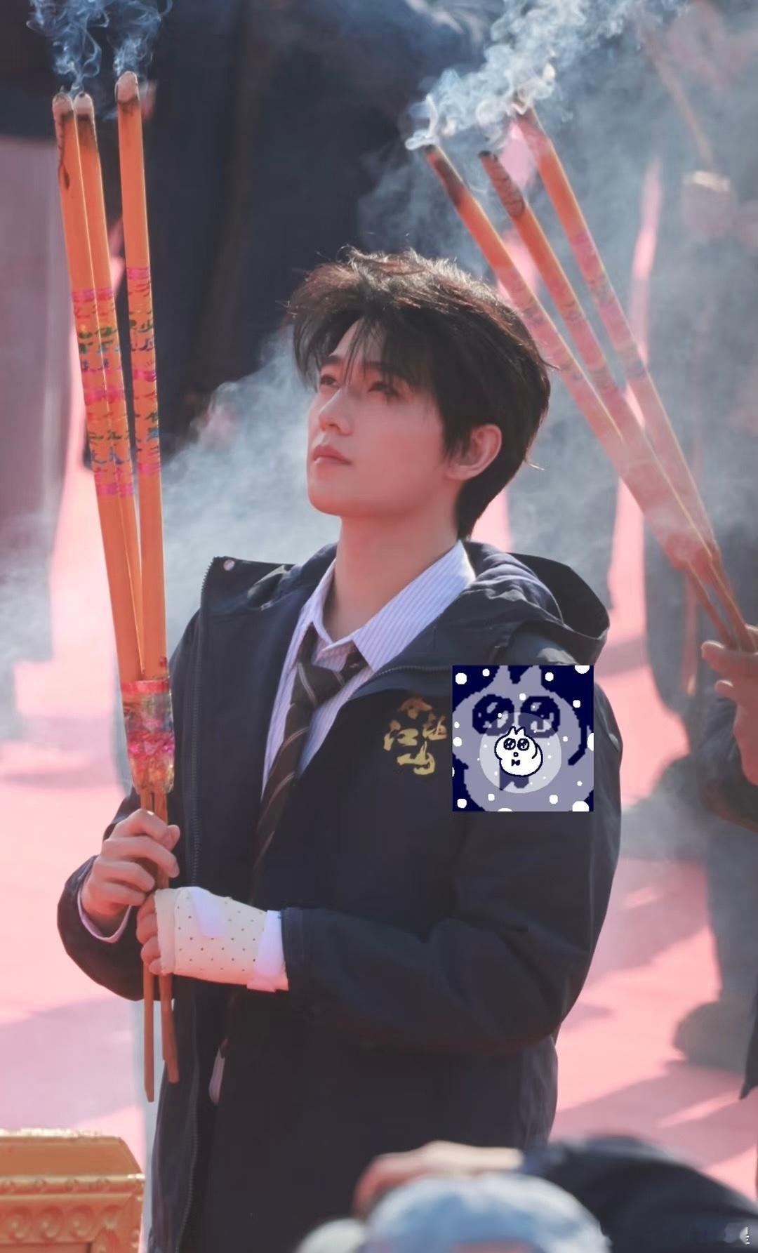 好帅杨洋不让江山开机上香杨洋不让江山开机上香路透