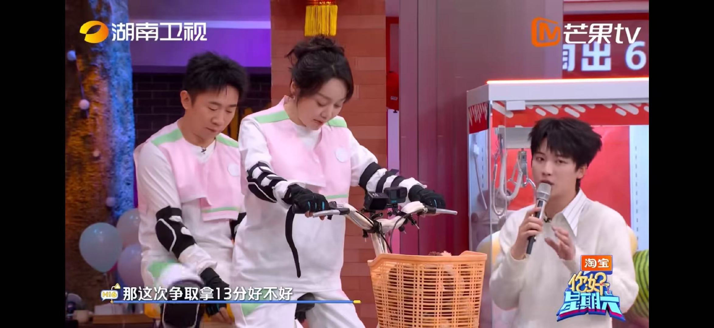 闫妮一出手就是王者 闫妮的隐藏技能解锁你好星期六低调说不擅长骑车，上场直接通关桶