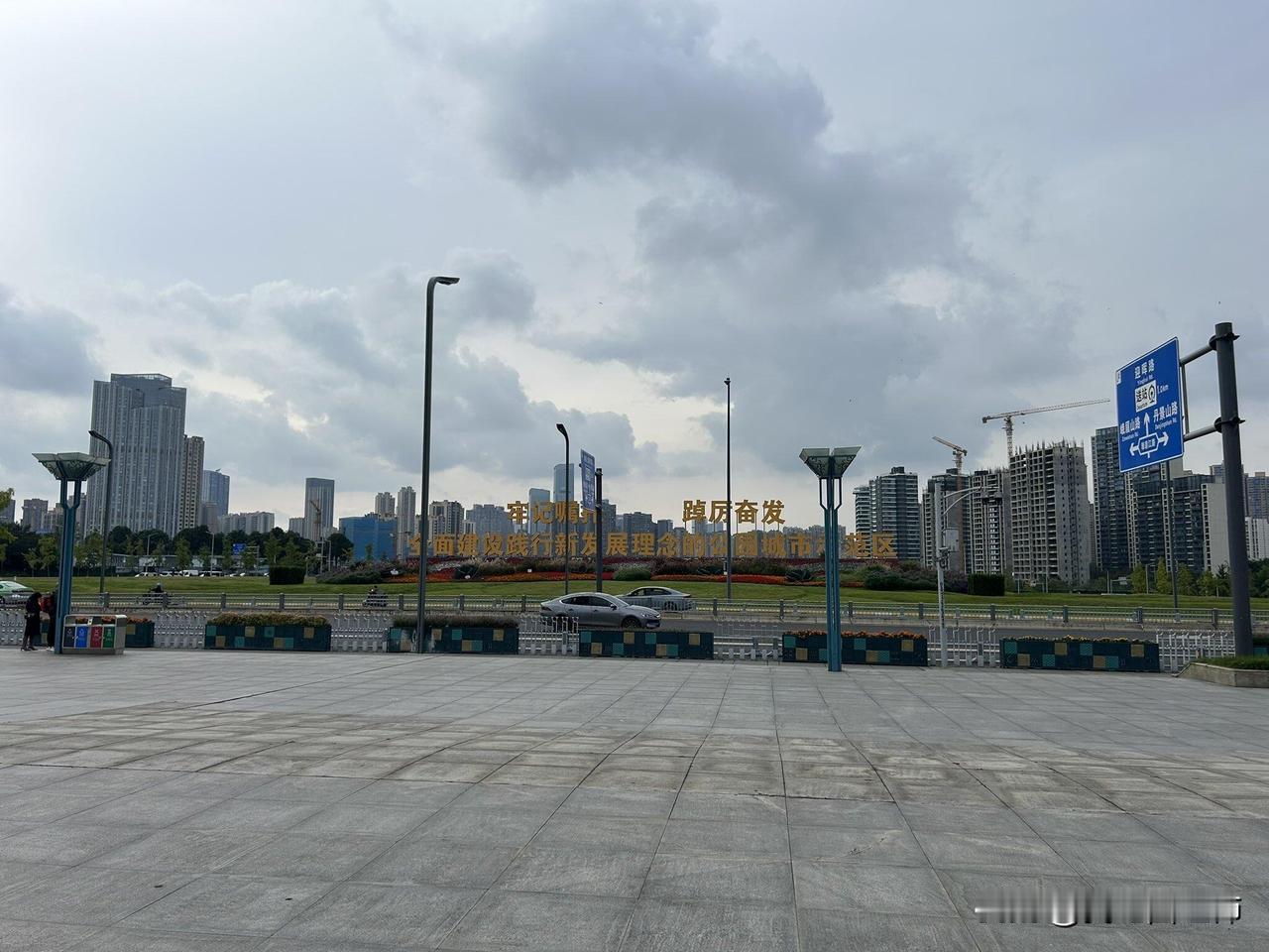 我奉劝大家，一定要找一个原生家庭相对健康的人。
找一个从小被好好对待过、内心自信