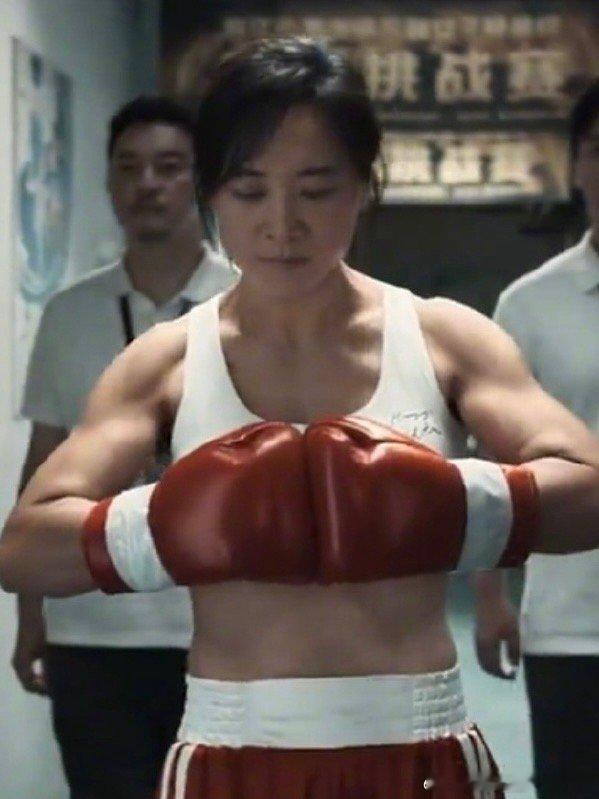 热辣滚烫发布贾玲官方腹肌物料 好励志#贾玲腹肌# ​​​