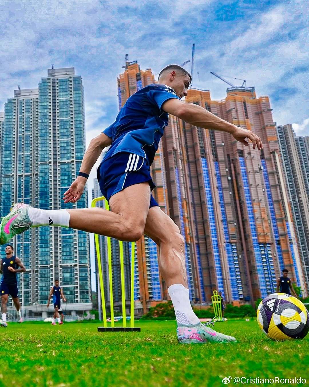 No shortcuts. Only hard work.C罗[超话] ​​​