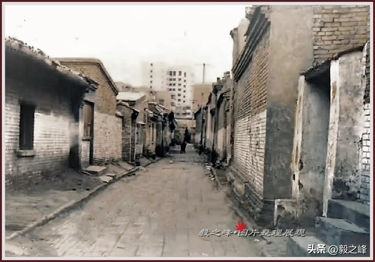 这是呼和浩特的“太管巷”吗，对照前方的大楼怎么没有找到？
呼和浩特老街巷 继续分