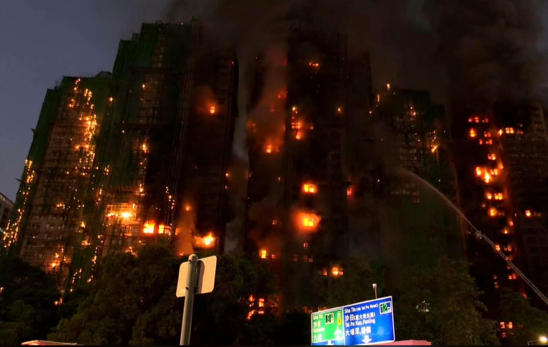 香港大埔发生火灾4人死亡香港竹棚大火：新旧交织下的安全拷问🔥20:57收到同学