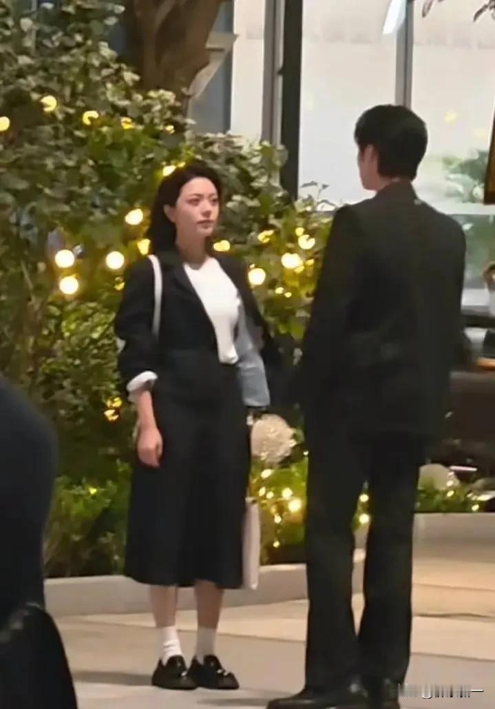 22岁赵今麦这生图直接治好我的身材焦虑
感觉普通路人被拍也不过如此了吧，作为00