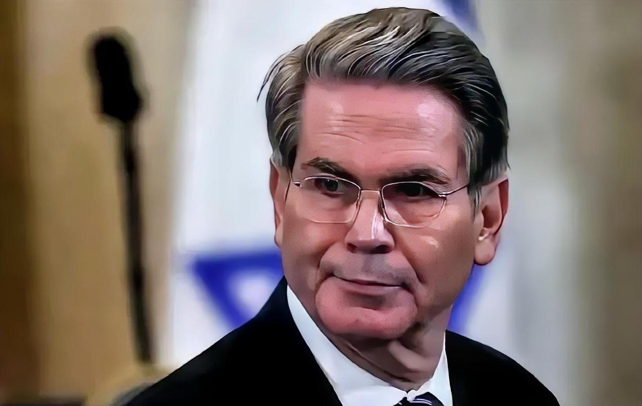 家人们别再搞错了！
 
美国财长捅破真相，
中国真正底牌不是稀土，是美国人的救命