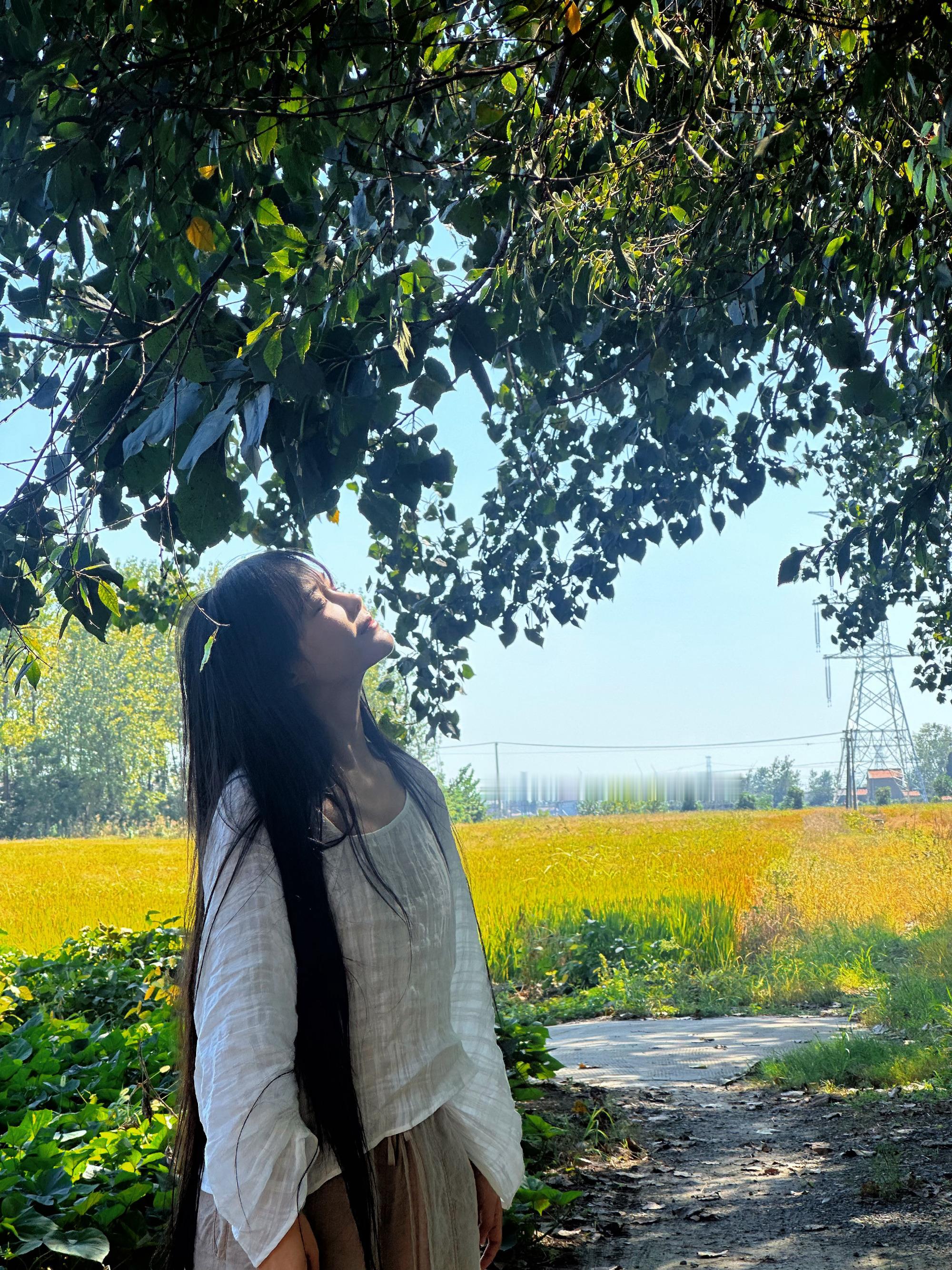 人生主线吃饱饭，其余全是支线任务，江寻千这套人生观通透到发光。打破年龄焦虑范本：