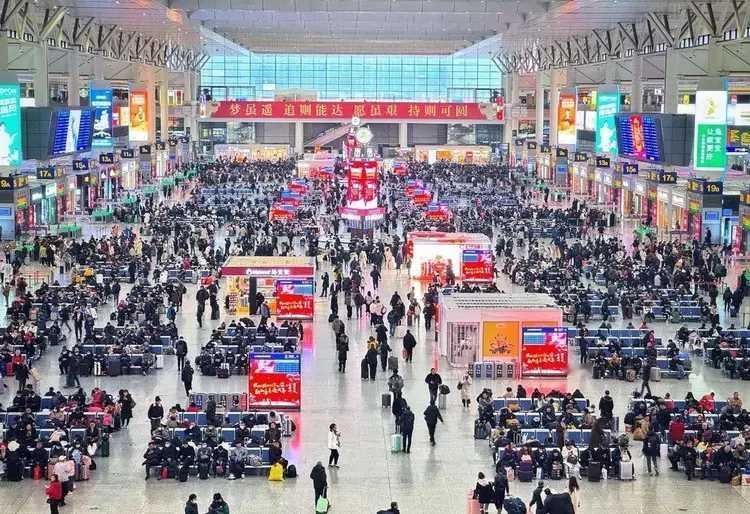 一位美国游客向中国驻美使馆提议，中国现行的240小时过境免签政策，根本不够用！