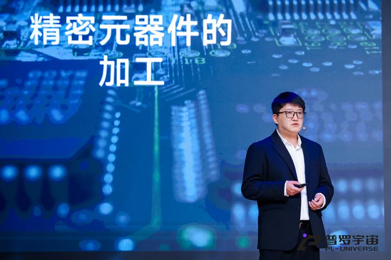 工業具身智能矩陣成型！普羅宇宙發布大白機器人2.0 及靈巧手