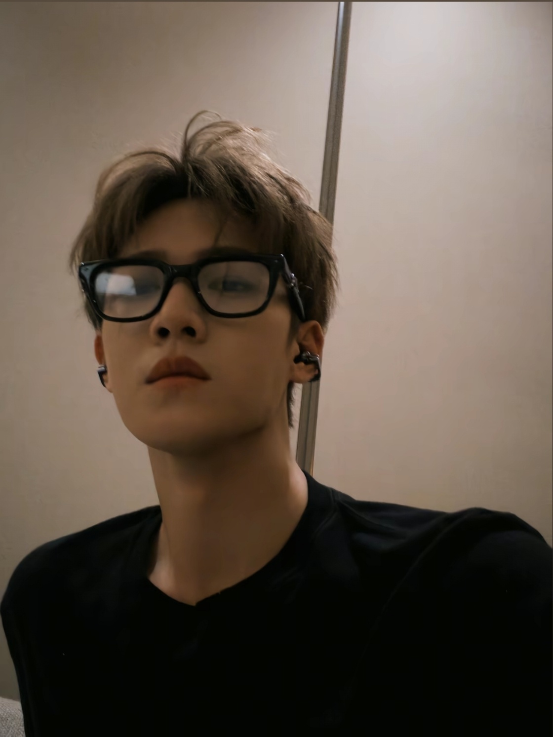 黑框 黑T 每一帧都值得细品的李昀锐🖤