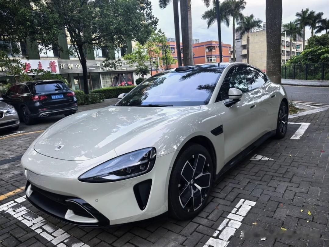 新车三不买， 第一宗教品牌不买 ，你买了有问题声音都发不出去 
第二 家庭不富裕