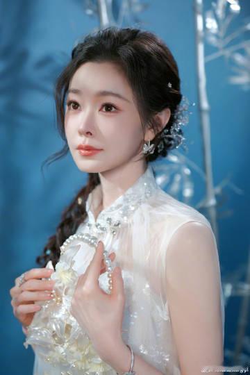 宋轶东方美 眉眼温柔气质清雅，宋轶把东方美人的温婉与灵动完美融合，每一帧都美得恰