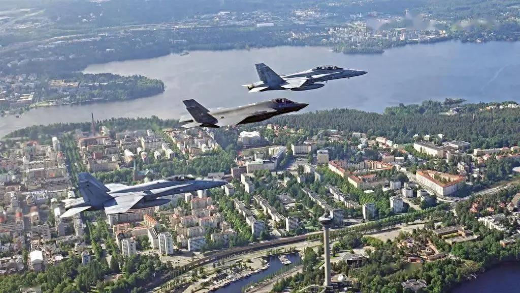 法军称“阵风”在演习中“击落”F-35，外国军迷：所以F-35打不过歼-10C？
