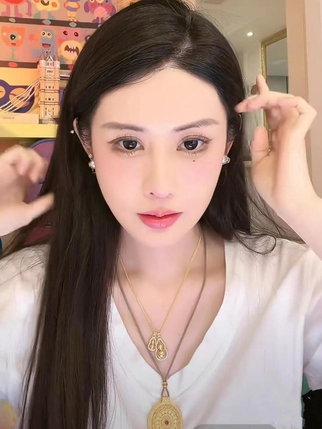 曝韦雪谈过5个男友恋爱界的鼻祖[太开心]可以出恋爱宝典吗？ 韦雪整容后脸不对称 
